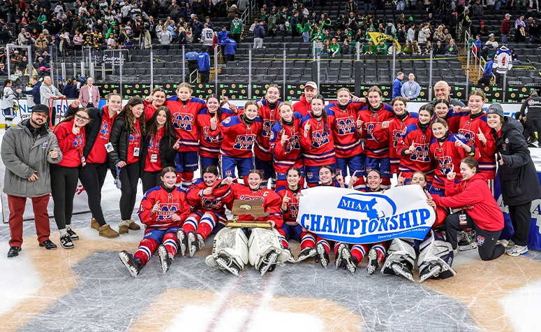 Methuen/Tewksbury celebrates winning the MIAA Division 1 girls state title. (Brian Kelly/NEHJ)
