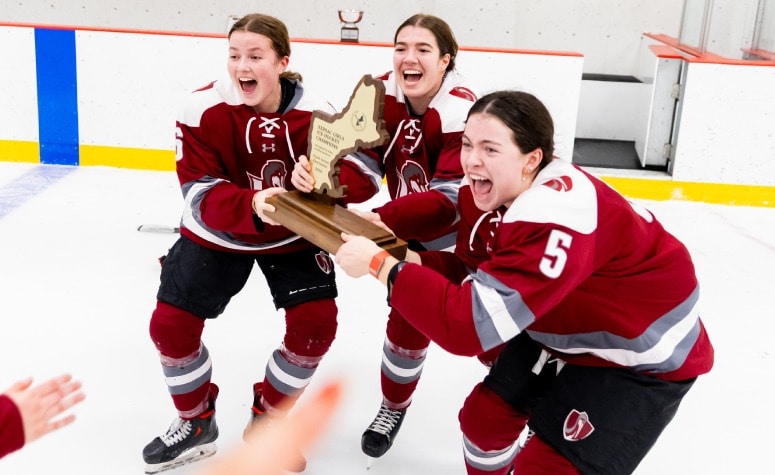 From left to right: Annie Schwarz, Lindsay Stepnowski and Megan Hosman. (Jen Clawson Photo)