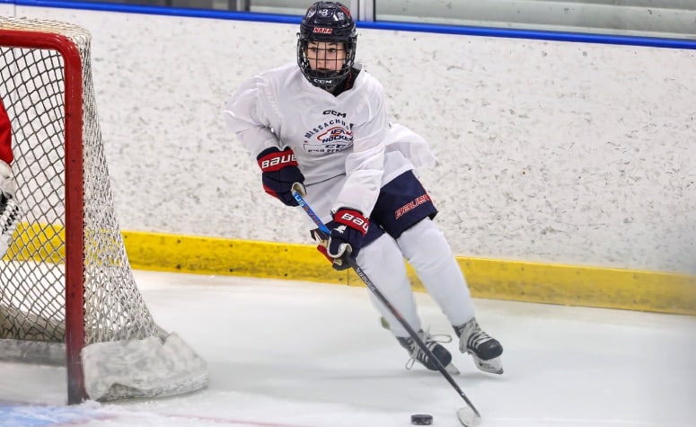 Lexi Drevitch's skating has helped her stand out with NAHA. (Brian Kelly/NEHJ)