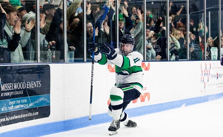 Top 10 Best Men's College Hockey Teams of All Time