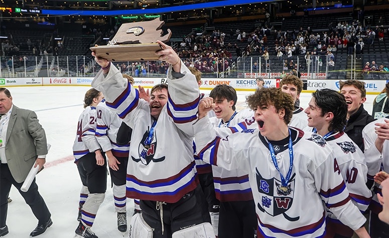 Dover-Sherborn/Weston beat Hanover, 5-1, for the Division 4 boys title. (Brian Kelly/NEHJ)